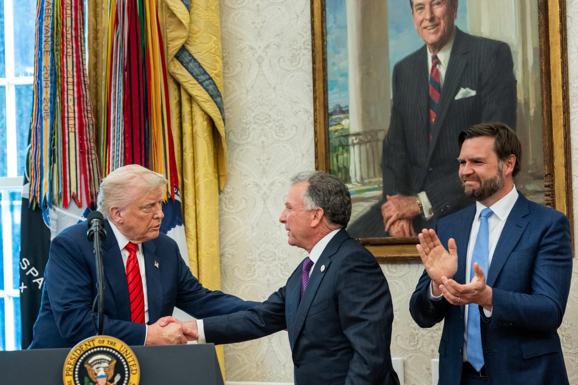 "Приголомшлива особистість": Трамп зробив заяву про мирний процес в Україні та розхвалив Віткоффа